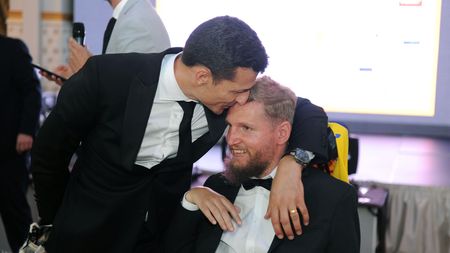 Imaginea emoționantă în ziua de Crăciun cu Mihai Neșu! Cum a apărut fostul jucător de la Steaua și ce familie l-a primit cu brațele deschise | FOTO