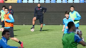 Cosmin Olăroiu, despre conflictul "fani-Becali":** "Trebuie să se rezolve! Steaua nu se poate muta din Ghencea!"