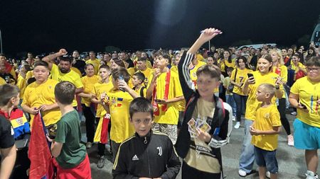 Zid Galben și la autocar! Sute de fani i-au așteptat pe „tricolori” la ieșirea de pe stadionul din Larnaca