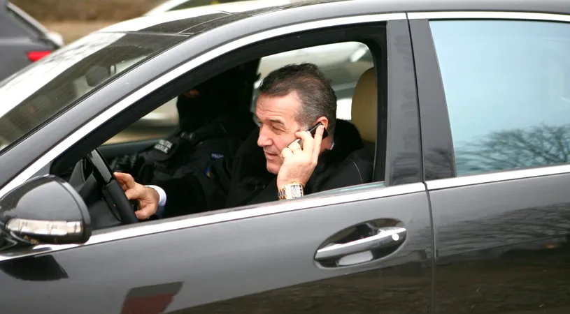 Gigi Becali, tras pe dreapta în trafic în timp ce era în direct la TV: „Stai că m-a oprit poliția, că de ce vorbesc la telefon”
