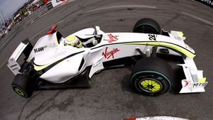 Button OK, Hamilton KO