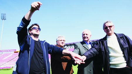 Optimism alb-violet!** "Steaua? Le dăm 4!"