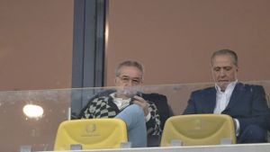 Unde și-a făcut apariția antrenorul pe care Gigi Becali îl așteaptă la negocieri acasă la Teia Sponte