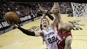 Beat the Heat. Spurs a câștigat primul meci al finalei cu Miami într-o adevărată saună