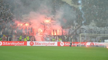 Show făcut de fanii lui U Cluj la finala Cupei României! FOTO | Ardelenii au aprins Național Arena, la propriu. Meciul, întrerupt pentru patru minute
