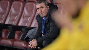 L-a "repus pe hartă", acum îl laudă. Titularul naționalei mari despre care Hagi are doar cuvinte de laudă: "L-am convins, știe ce trebuie să facă. E într-o perioadă dulce, dă randament"