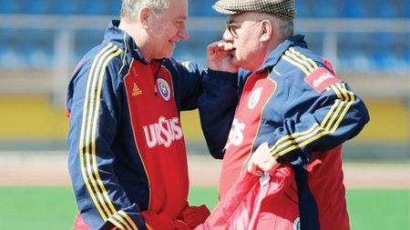 JOS Mitică! JOS Nașu'! "S-a săturat lumea de voi!"** Sandu și Dragomir au "regulat" tot fotbalul românesc, iar fanii nu-i mai suportă