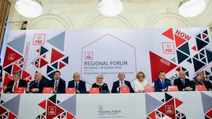 Viorica Dăncilă a făcut mult-aşteptatul anunţ pe Facebook: 'Am semnat alături de...'