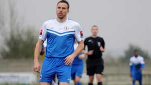 VIDEO | Presa britanică l-a desemnat "omul săptămânii": antrenorul s-a trimis pe teren, a marcat un gol și a apărat un penalty