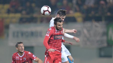 EXCLUSIV | Strigătul fotbalistului de la Dinamo ținut "captiv" din cauza unei clauze din contract: "Sunt plecat de lângă familie de la 12 ani, nu primesc banii pentru că stau acasă, în fotoliu. Lăsați-mă să joc!"