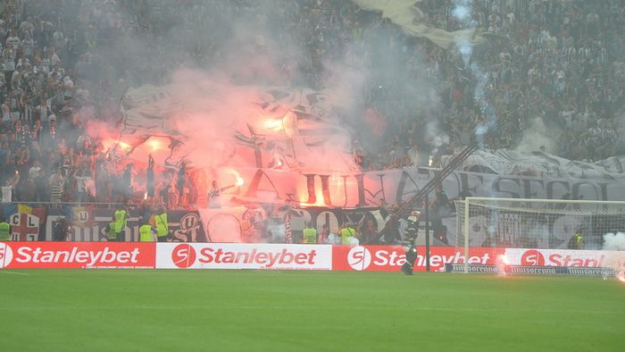 Show făcut de fanii lui U Cluj la finala Cupei României! FOTO | Ardelenii au aprins Național Arena, la propriu. Meciul, întrerupt pentru patru minute