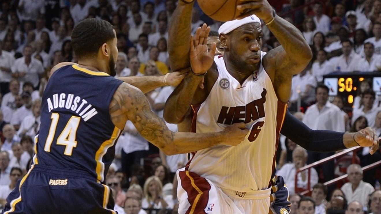 Nu-l enerva pe LeBron! Superstarul lui Heat și-a condus echipa către victorie cu Indiana!