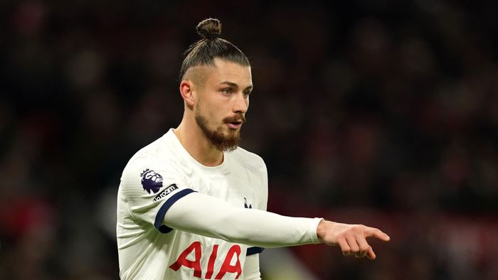De ce joacă Radu Drăgușin precum boxerii. Fanii lui Tottenham au răbufnit împotriva lui Ange Postecoglou pe rețelele de socializare