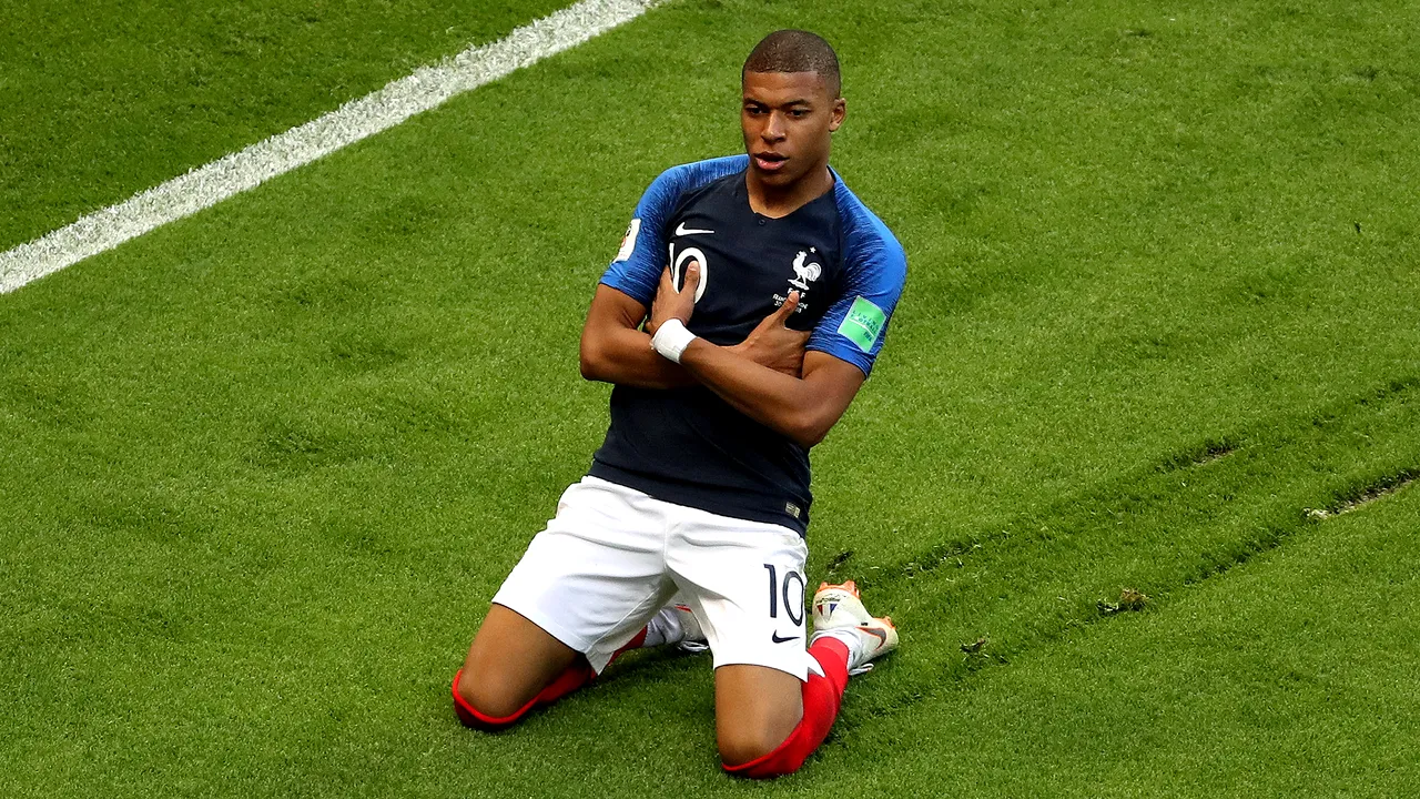 Mbappe l-a surclasat pe Messi și lumea fotbalului e la picioarele lui: 