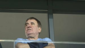 Gică Hagi, apariția serii la Dinamo – Universitatea Craiova. Cu ce „câine” de legendă a discutat „Regele”