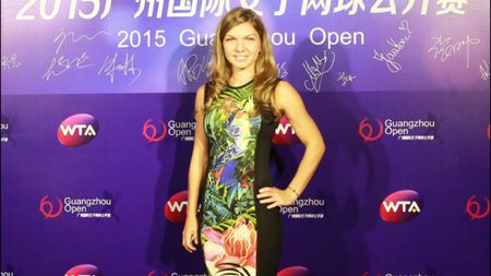 FOTO | Halep, apariție exotică la Guangzhou. Jurnaliștii prezenți au rămas mască: "Simona a strălucit pe covorul roșu"
