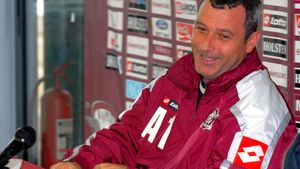 Mircea Rednic, ofertat de Rapid! Antrenorul recunoaște negocierile și spune că va prelua un club misterios din străinătate