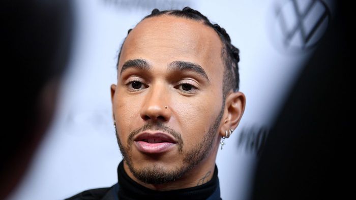 Lewis Hamilton, după ce s-a infectat cu noul coronavirus: „Nu se simte prea bine! COVID-19 trebuie luat în serios”