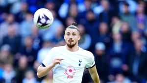 Informația momentului despre transferul lui Radu Drăgușin de la Tottenham. Un club și-a fixat obiectiv titlul de campioană și românul e în fruntea listei de achiziții: „E mai ușor de adus decât Lenglet de la Aston Villa”