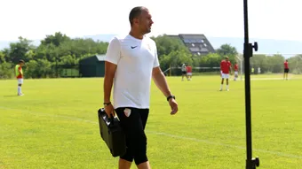 INTERVIU | Costel Enache o înfruntă pe Poli Iași, echipa pe care a antrenat-o în urmă cu patru sezoane, tot după o retrogradare: ”E un meci mai special sufletește decât sportiv.” Tehnicianul Bacăului, despre obiectivele echipei sale în acest sezon
