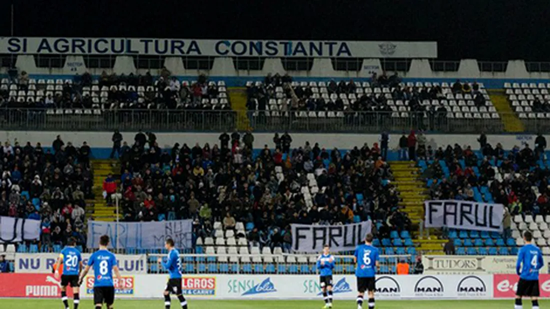 Bannere pro-Farul** puse pe stâlpii de nocturnă la meciul Viitorul - Dinamo!
