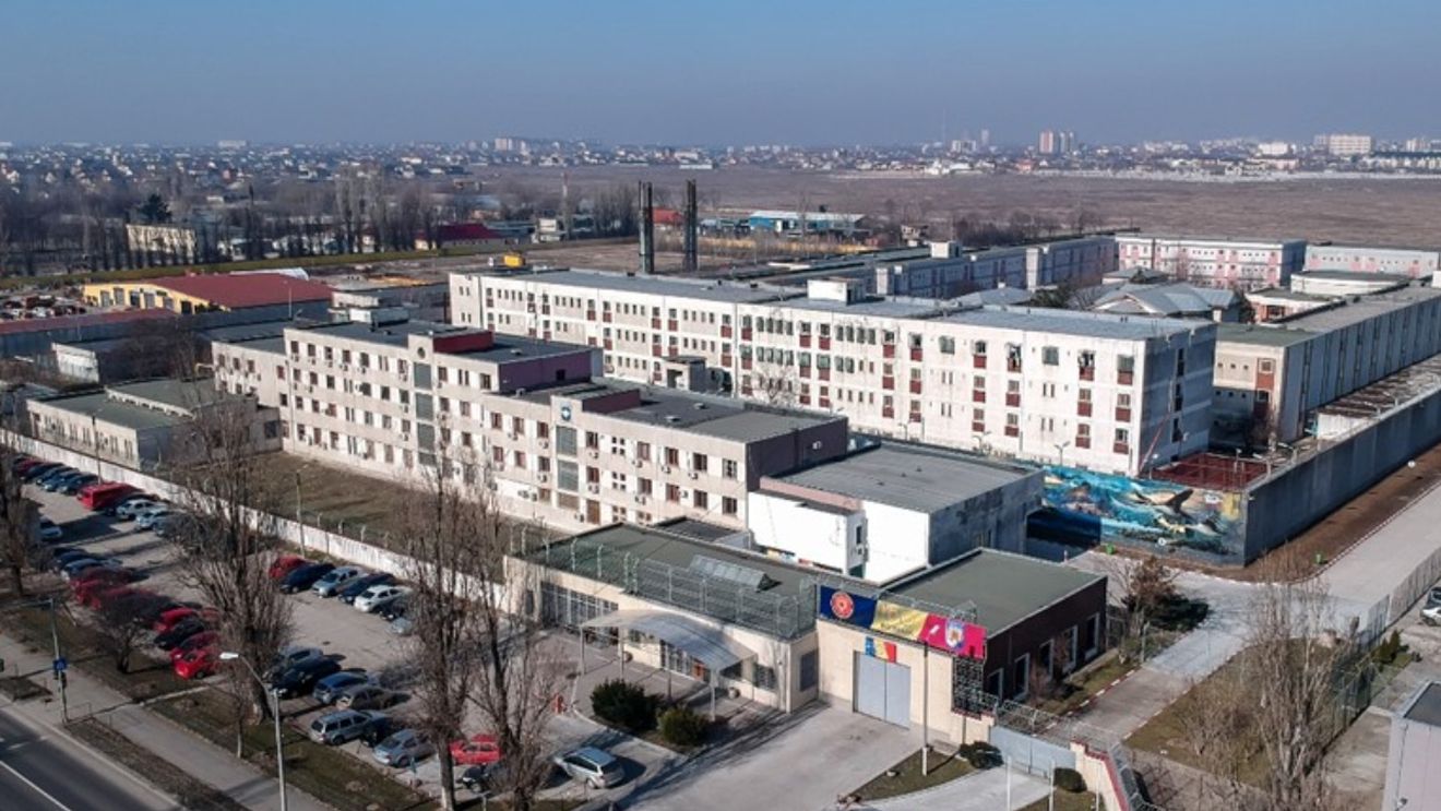 Britanicii fac documentar cu închisoarea în care au făcut pușcărie frații Becali, Cristi Borcea, Meme Stoica sau Gică Popescu! Channel 5 o consideră printre cele mai periculoase din lume: "Violență. Droguri. Hărțuire. Supraviețuirea zilnică a celui mai puternic”