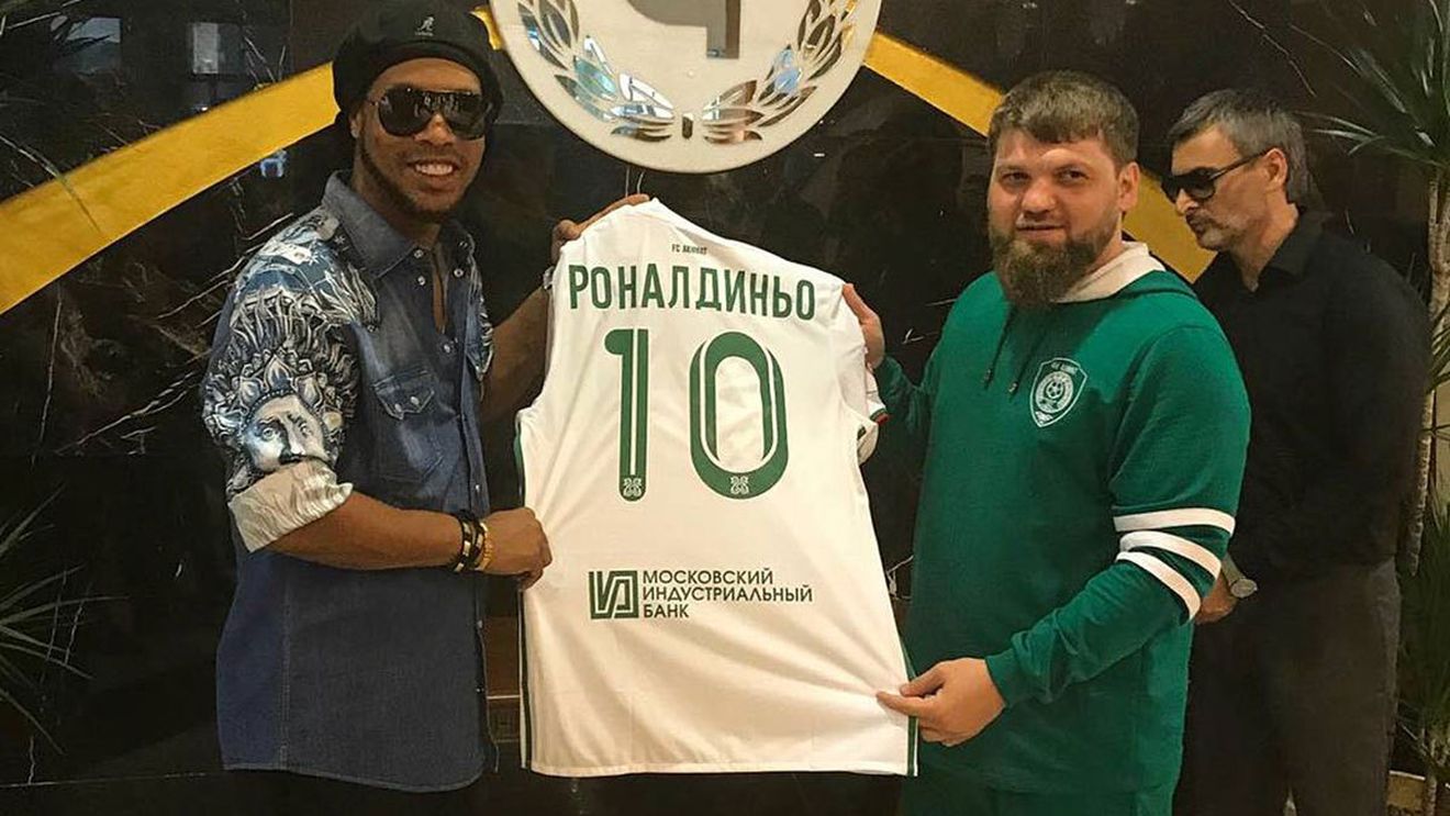 Ronaldinho a ajuns în Cecenia și a primit tricoul cu numărul 10! FOTO | Moment special la primul meci după ce fosta echipă a lui Torje și Grozav și-a schimbat numele