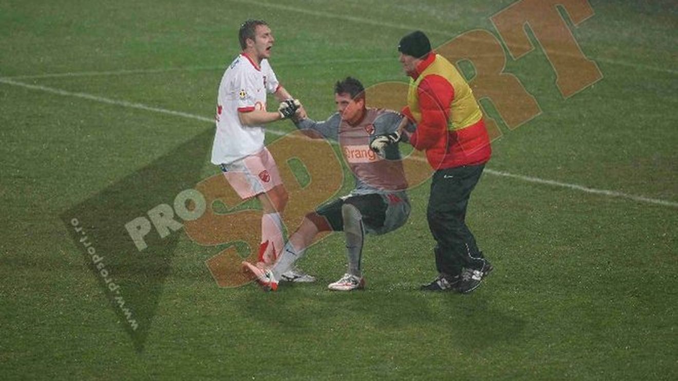 Borcea îl desființează pe Dolha:** "Nu mai apără nici la echipa a doua! E ud tot!"