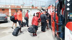 Cu hainele printre mingi! Conducerea lui Dinamo nu a vrut să achite costul bagajelor suplimentare la avion