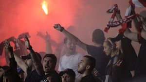 Căpitanul lui Dinamo a luat cuvântul: "Îmi cer mii de scuze pentru ce au făcut suporterii noștri" | Fanii câinilor au stricat momentul de reculegere ținut în memoria lui Cristian Țopescu și au agresat un cameraman!