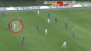 VIDEO | Tănase a făcut repriza carierei în China! Dublă cu două șuturi de la peste 30 de metri și alte două "bombe"! Vezi golurile superbe înscrise de "Dodel"