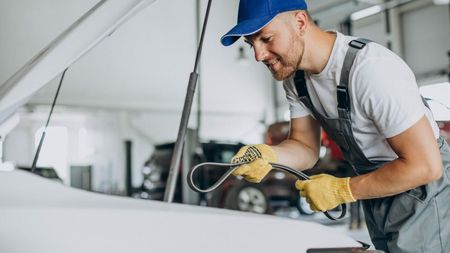 Care este durata de viață a pieselor și consumabilelor auto și când ar trebui să le înlocuiești