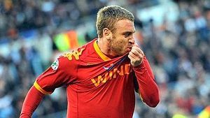 De Rossi rămâne la Roma!** Atacantul va câștiga 5,5 milioane de euro pe an