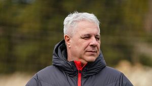 Marius Şumudică a primit un cadou de coşmar de ziua lui! Riscă să fie demis