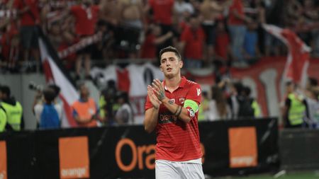 Ionuț Negoiță a confirmat scandalul dezvăluit de ProSport: "E adevărat ce s-a scris". Filip și Hanca, făcuți praf: "Ă‚sta nu are treabă cu fotbalul. Au fițe, se cred importanți, vor salarii mari". Măsura luată împotriva vedetelor