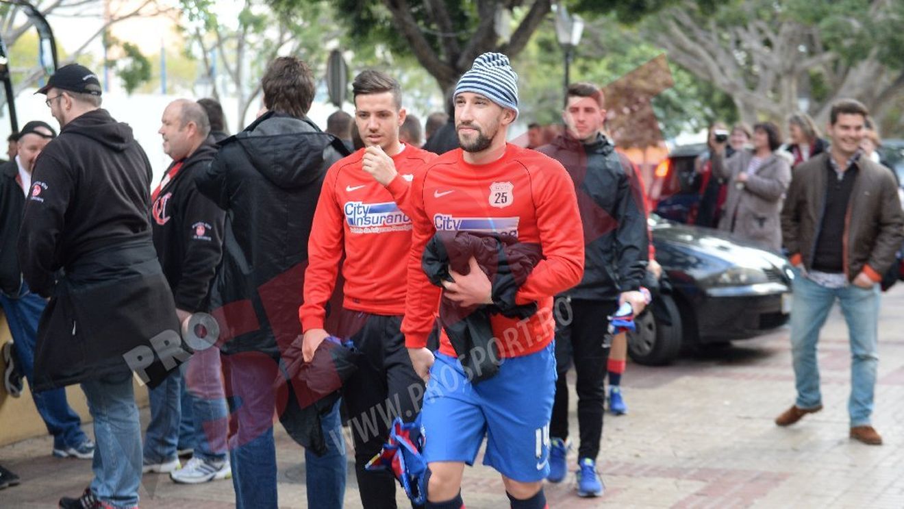 Lato nu se dezminte: A făcut furori printre fani cu obiectul vestimentar ales! FOTO EXCLUSIV de la primul amical al Stelei