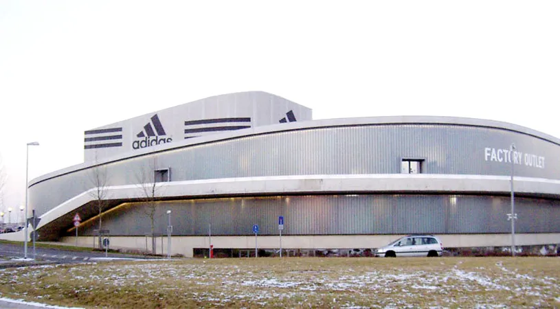 Derby-ul coloșilor din industria articolelor sportive continuă. Din pustietatea Bavariei, Adidas luptă pentru a rămâne în top