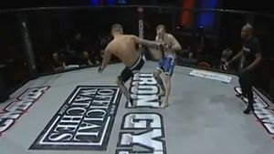 VIDEO: Record în MMA. Și-a făcut adversarul K.O. după doar o secundă. Reacția incredibilă a publicului