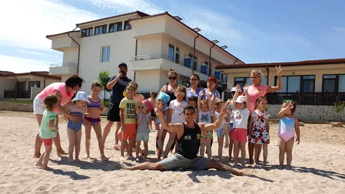 GALERIE FOTO | Marian Drăgulescu, demonstrație de Beach Training pe plaja Laguna din Mangalia, alături de o renumită instructoare de gimnastică aerobică 