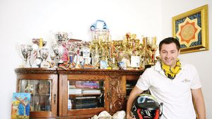 Om de afaceri în publicitate, pilot de raliuri în timpul liber