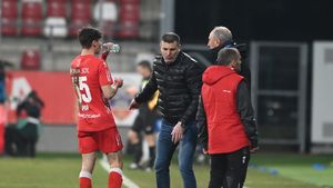 Cum este descris fotbalistul de 17 ani care a făcut un meci mare cu FCSB la Arad: „E un jucător cerebral, are note foarte bune! Vrea să termine liceul, să ia BAC-ul”