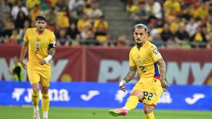 Chinezii nu mai au răbdare cu Alex Mitriță. L-au îmbrăcat în aur și acum așteaptă să fie un superstar: „Ai luat cadouri pentru cei dragi și ți-ai ales locul în vestiar. Hai, vrem să te vedem pe teren!”