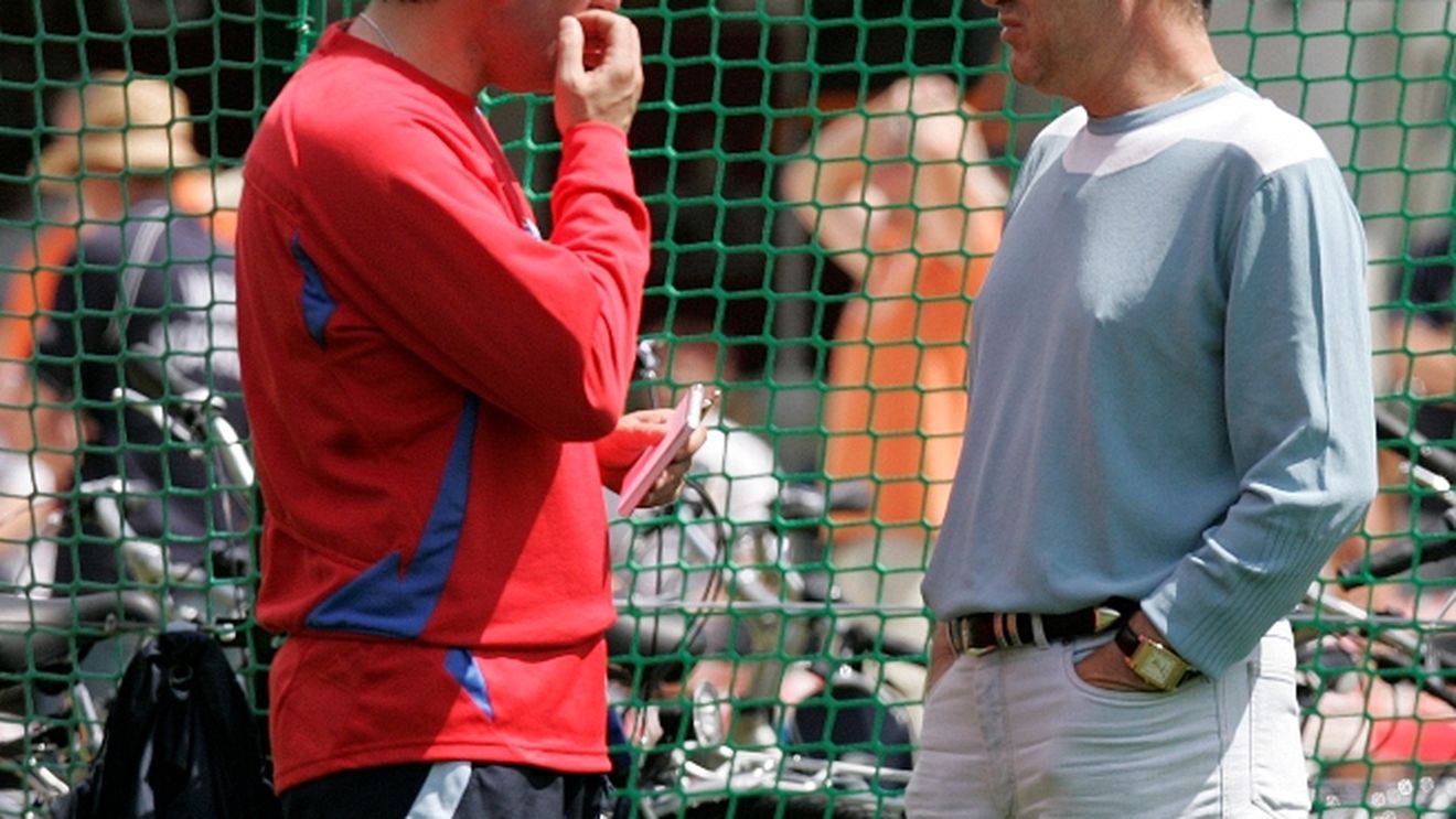 Hagi îi închide telefonul lui Becali!**