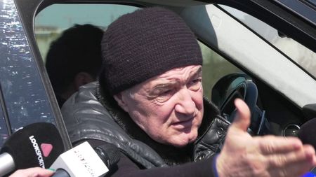Scandal cu Gigi Becali la Palat: un om nevoiaș a încercat să îi smulgă miliardarului teancul de bani din mână!