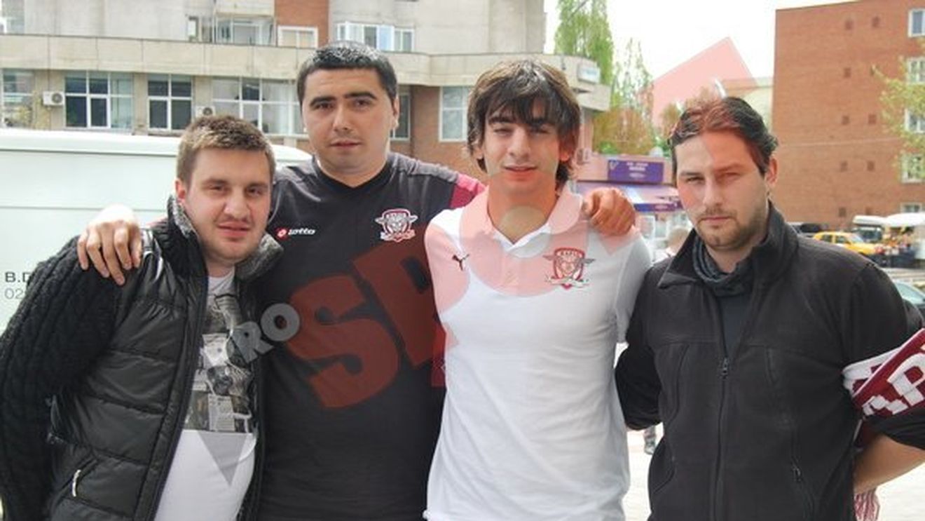 Rapidiștii s-au relaxat la un mall din Pitești înaintea meciului cu Mioveni! Sotelo, asaltat de fani pentru ședințe foto