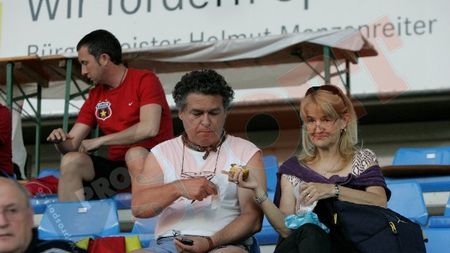 Steliștii, făcuți PRAF de o doamnă din tribune! :) Gardoș a fost cel mai criticat: "E mare și degeaba"!** Cu cine l-a confundat pe Bănel