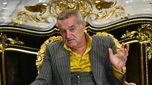 Gigi Becali, „împins” de fotbalistul rivalei din Superliga să nu mai piardă vremea și să îl ia de urgență la FCSB pe „piratul” de aproape un milion de euro: „Nu avem acest tip de atacant în România”. EXCLUSIV