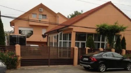 O vilă din Bârlad cu piscină, saună și 5 dormitoare se vinde cu 800.000 de euro. De ce e așa scumpă