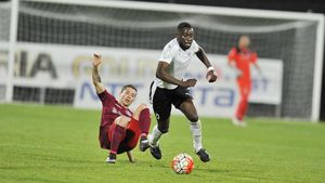 De ce a murit Rapid. Studiu de caz: Moke a "accelerat" de la 0 la 1,5 milioane de euro în 9 luni. Moraru s-a zbătut, astă-iarnă, să-l dea gratis la Voluntari, Steaua i-a pus acum clauză cât o treime din datoriile giuleștenilor | DOCUMENTE