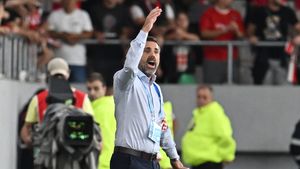 Kopic a reacționat după arbitrajul care i-a scos din minți pe jucătorii săi în Dinamo Bucureşti - FC Botoşani 2-2. Croatul a făcut praf terenul de pe Arcul de Triumf şi a dat o veste proastă pentru partida cu Farul Constanța